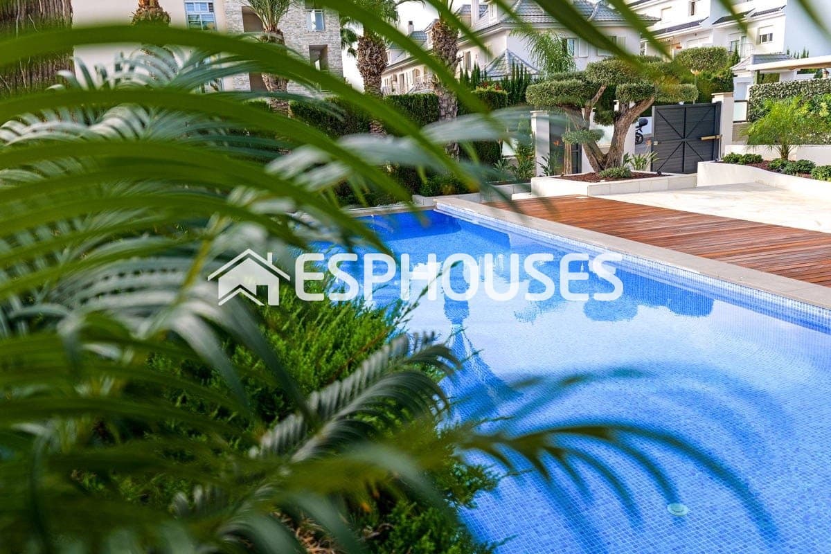 Chalet de 3 habitaciones en La Veleta en venta con piscina - 1.630.000 € (Ref: 9860345)
