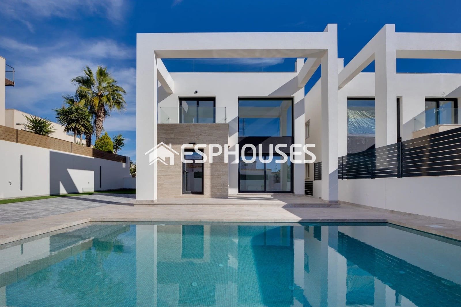 4 bedroom Villa for sale in Torrevieja with pool - € 780,000 (Ref: 9873757)