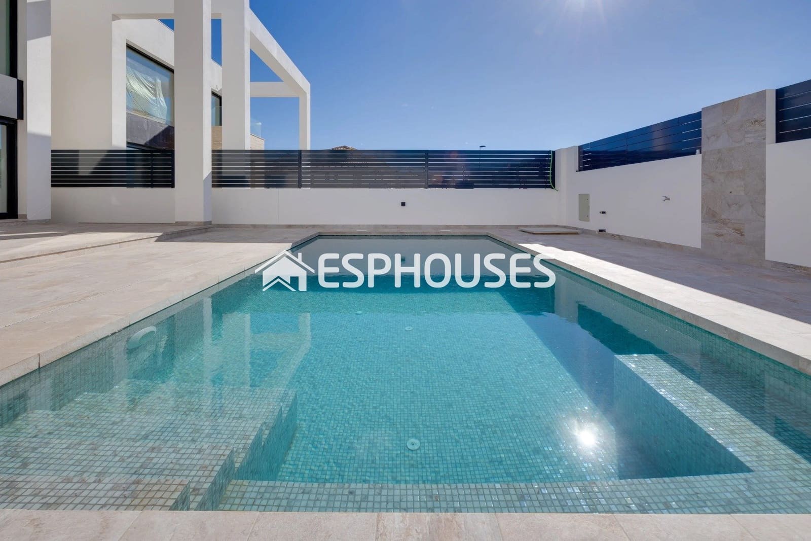 4 bedroom Villa for sale in Torrevieja with pool - € 780,000 (Ref: 9873757)