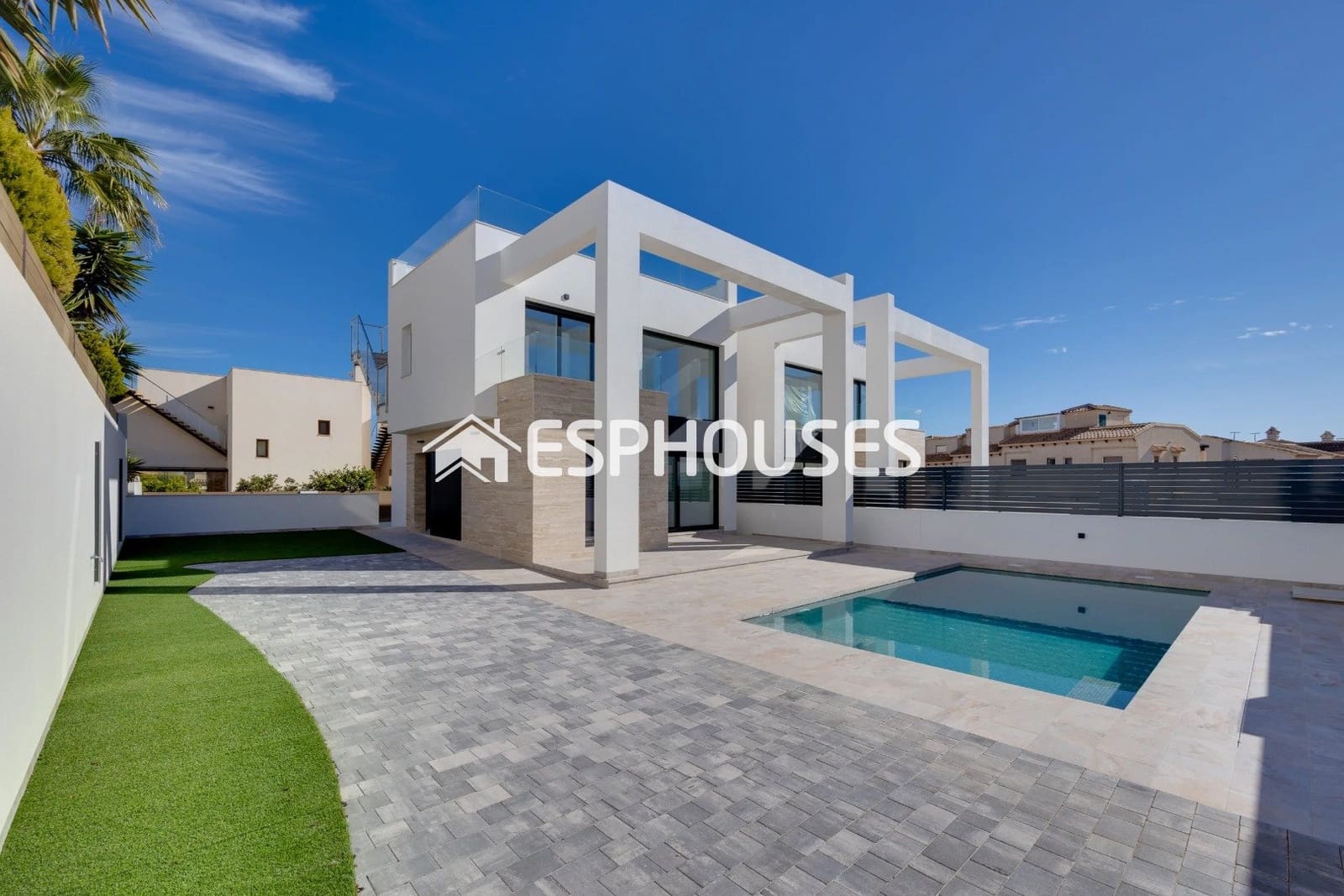 4 bedroom Villa for sale in Torrevieja with pool - € 750,000 (Ref: 9873762)
