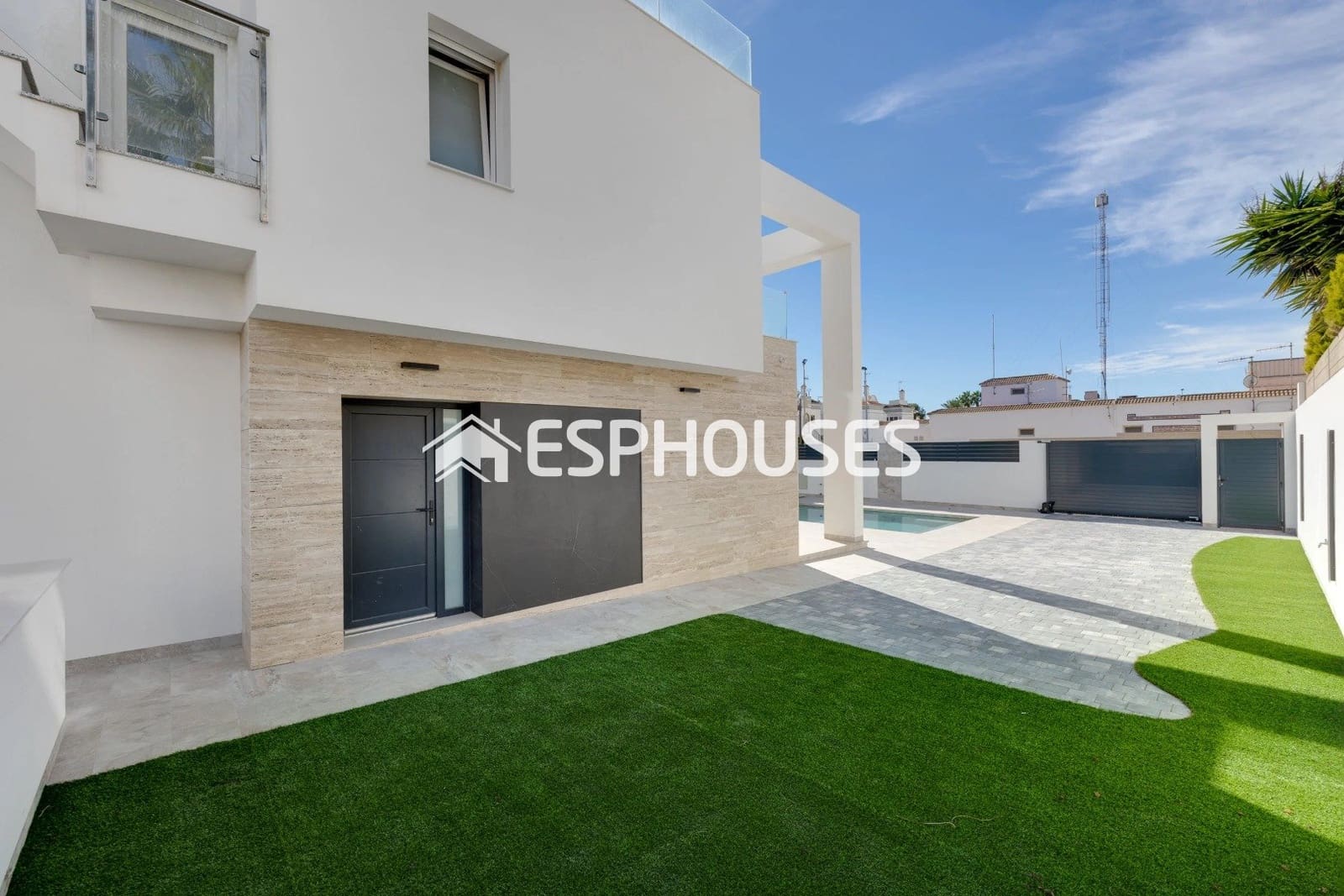 4 bedroom Villa for sale in Torrevieja with pool - € 750,000 (Ref: 9873762)