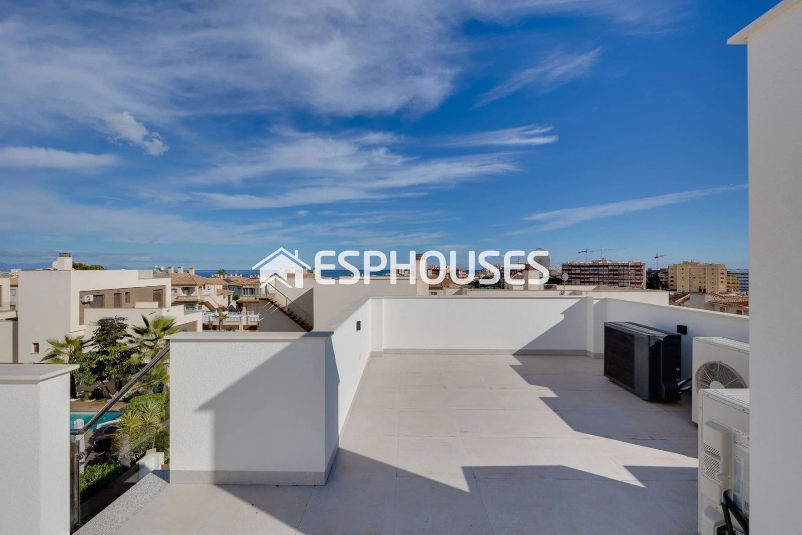 4 bedroom Villa for sale in Torrevieja with pool - € 750,000 (Ref: 9873762)