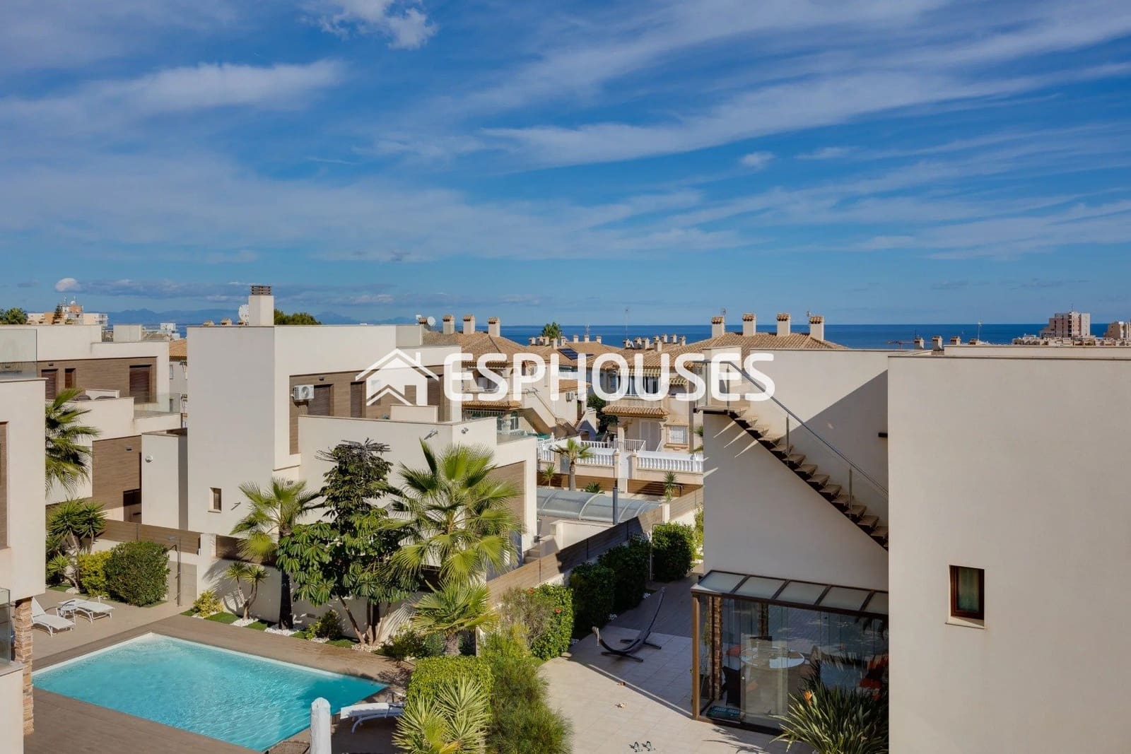 4 bedroom Villa for sale in Torrevieja with pool - € 750,000 (Ref: 9873762)
