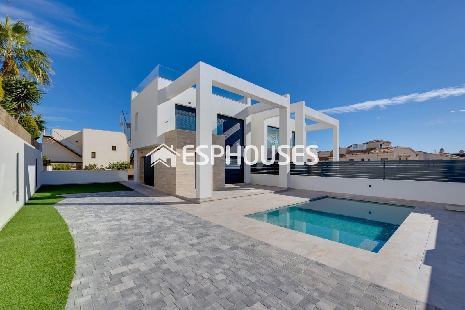 4 bedroom Villa for sale in Torrevieja with pool - € 750,000 (Ref: 9873762)