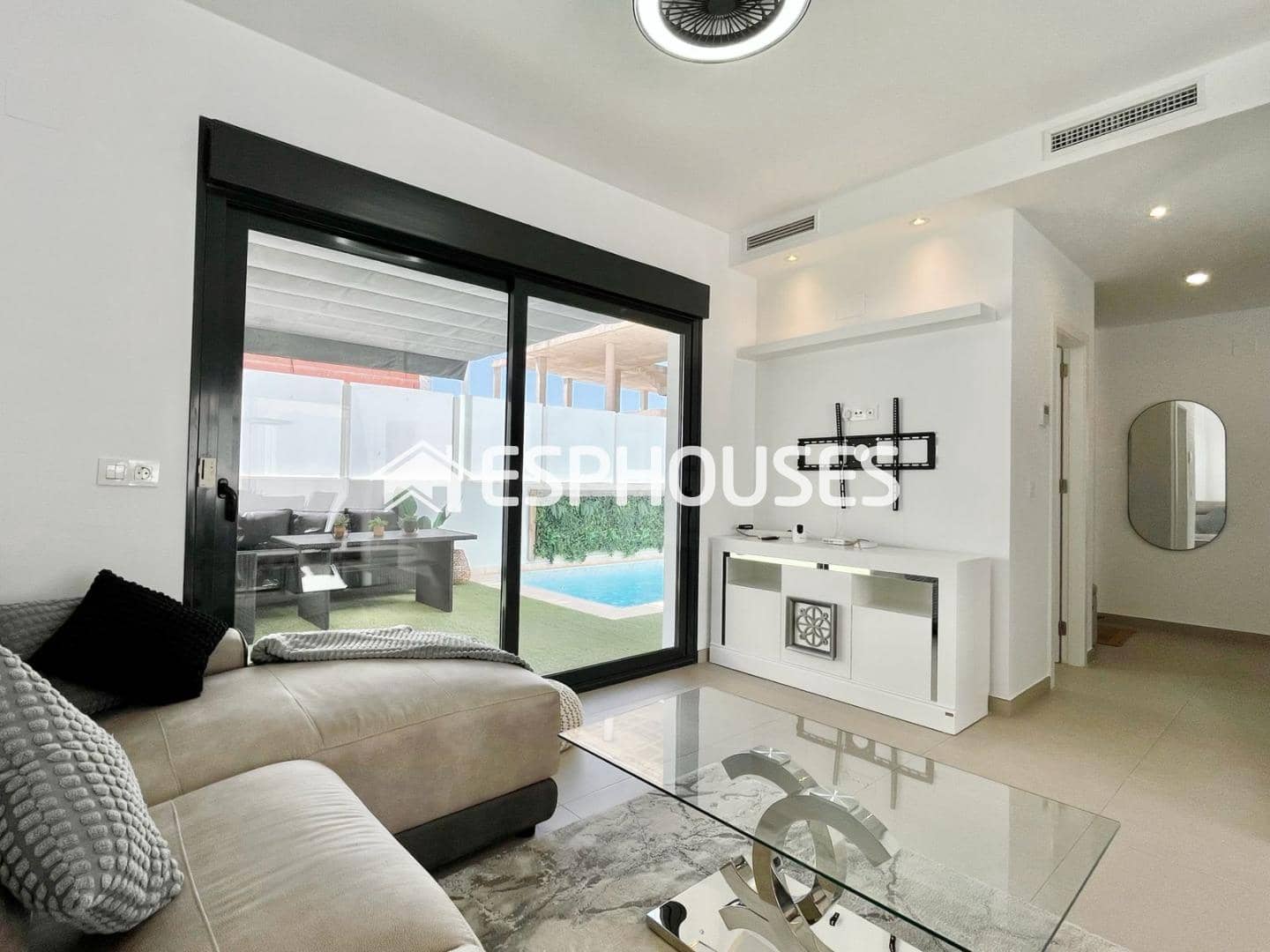 3 slaapkamer Villa te koop in Guardamar del Segura met zwembad garage - € 580.000 (Ref: 9873763)