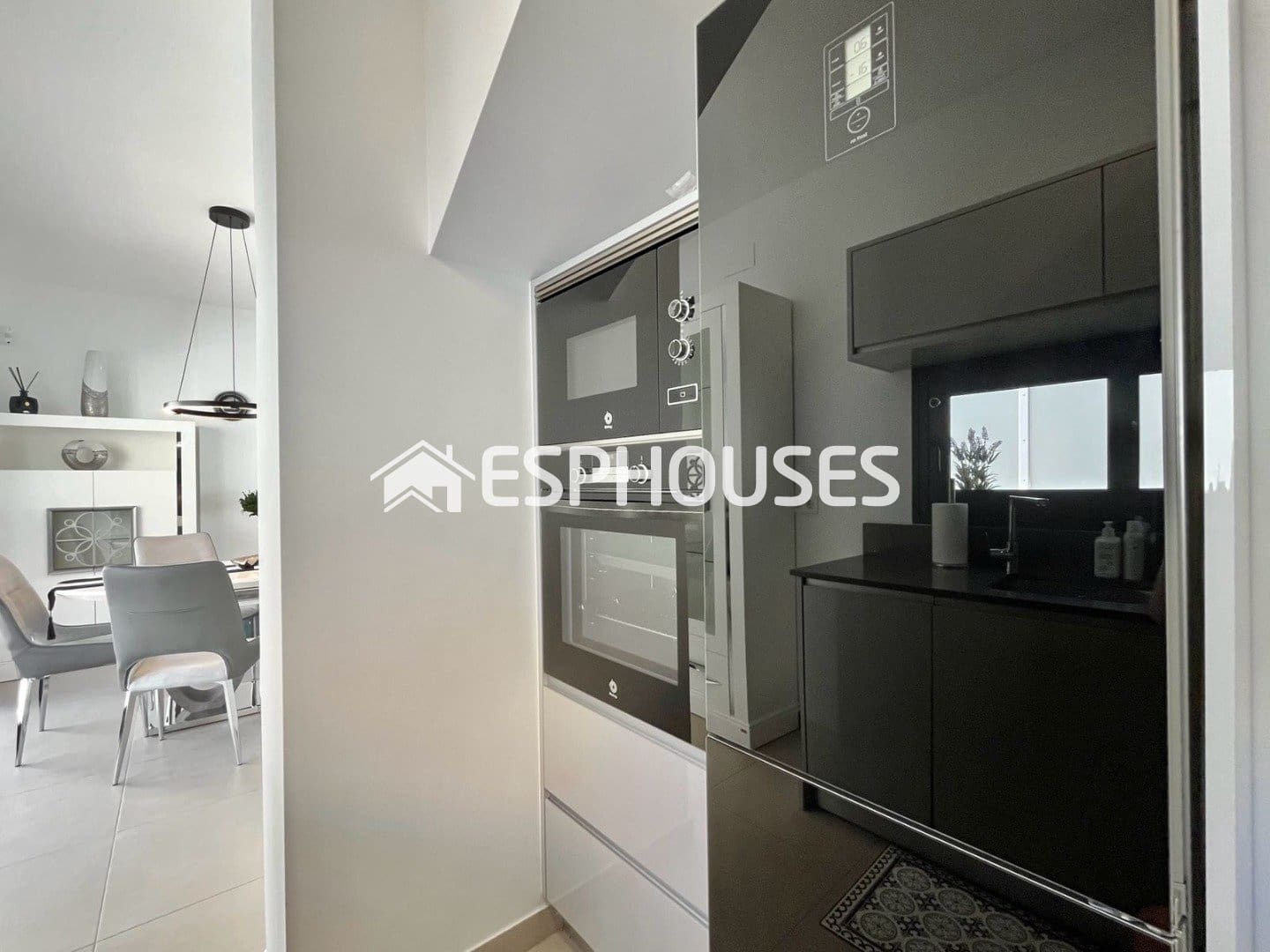 3 bedroom Villa for sale in Guardamar del Segura with pool garage - € 529,000 (Ref: 9873763)