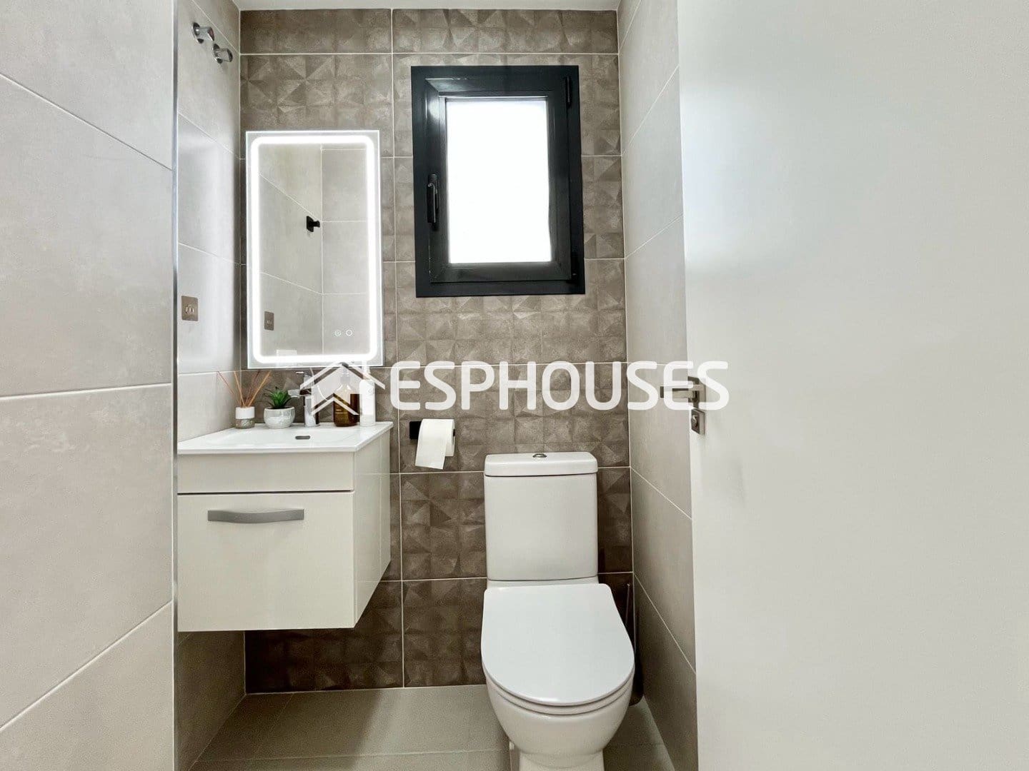 3 bedroom Villa for sale in Guardamar del Segura with pool garage - € 529,000 (Ref: 9873763)