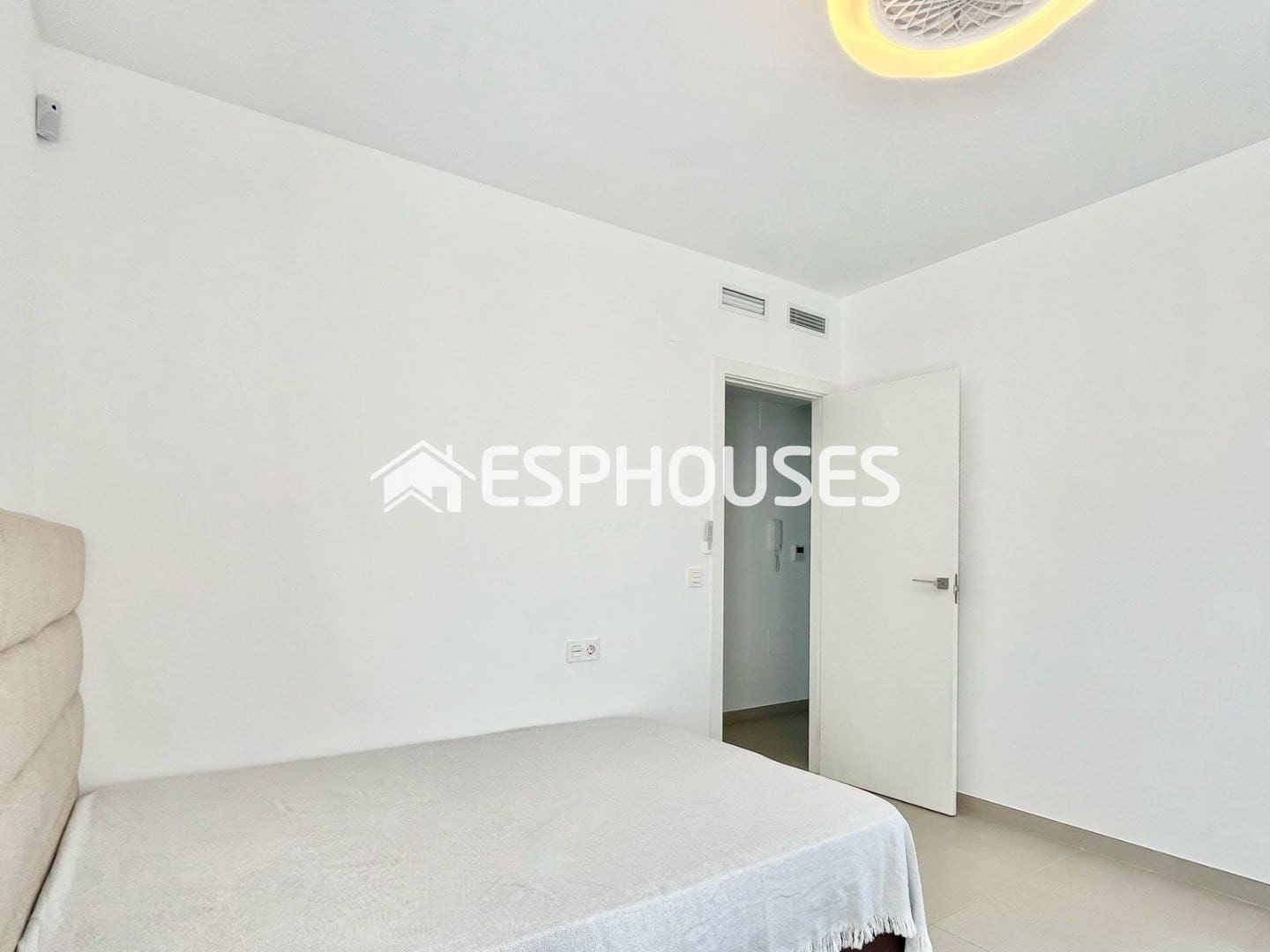 3 bedroom Villa for sale in Guardamar del Segura with pool garage - € 529,000 (Ref: 9873763)