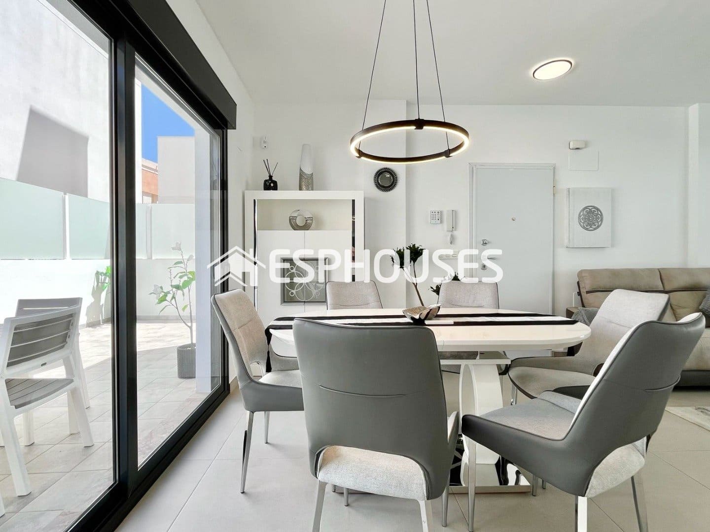 3 bedroom Villa for sale in Guardamar del Segura with pool garage - € 529,000 (Ref: 9873763)