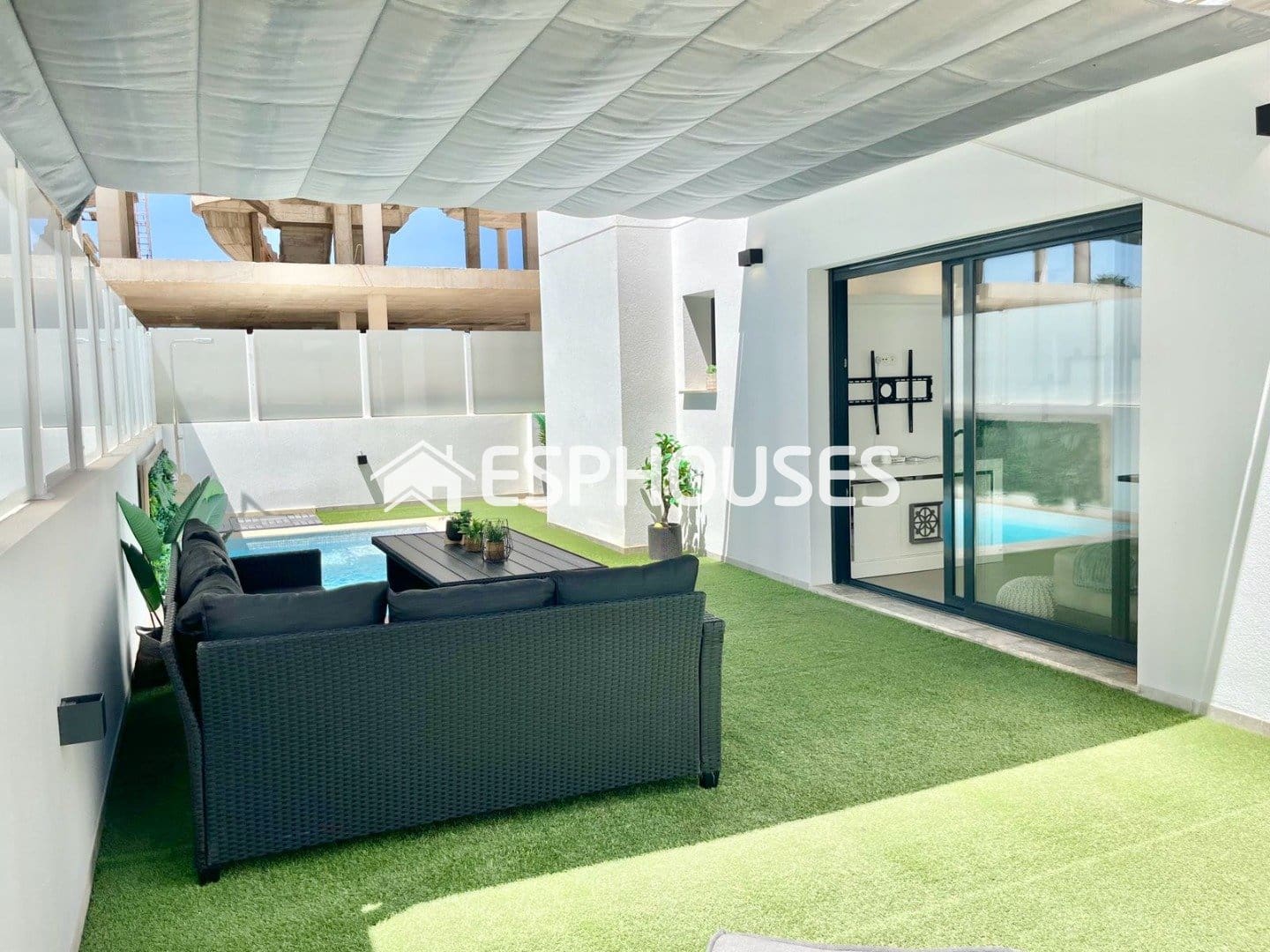 3 bedroom Villa for sale in Guardamar del Segura with pool garage - € 529,000 (Ref: 9873763)