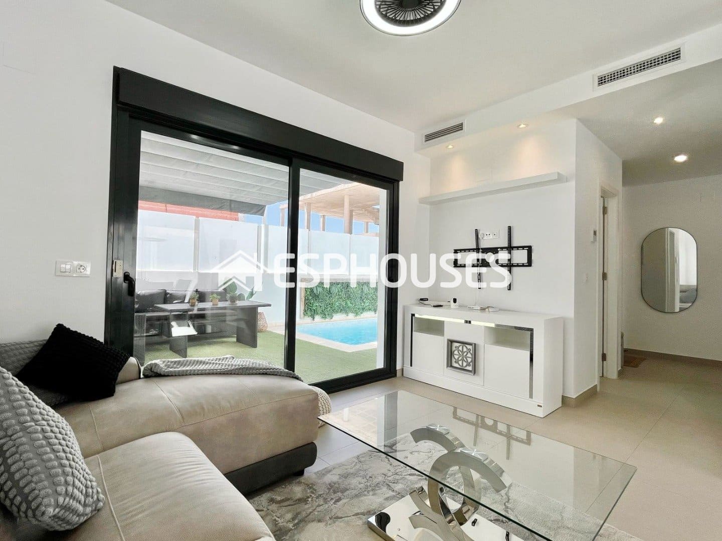 3 bedroom Villa for sale in Guardamar del Segura with pool garage - € 529,000 (Ref: 9873763)