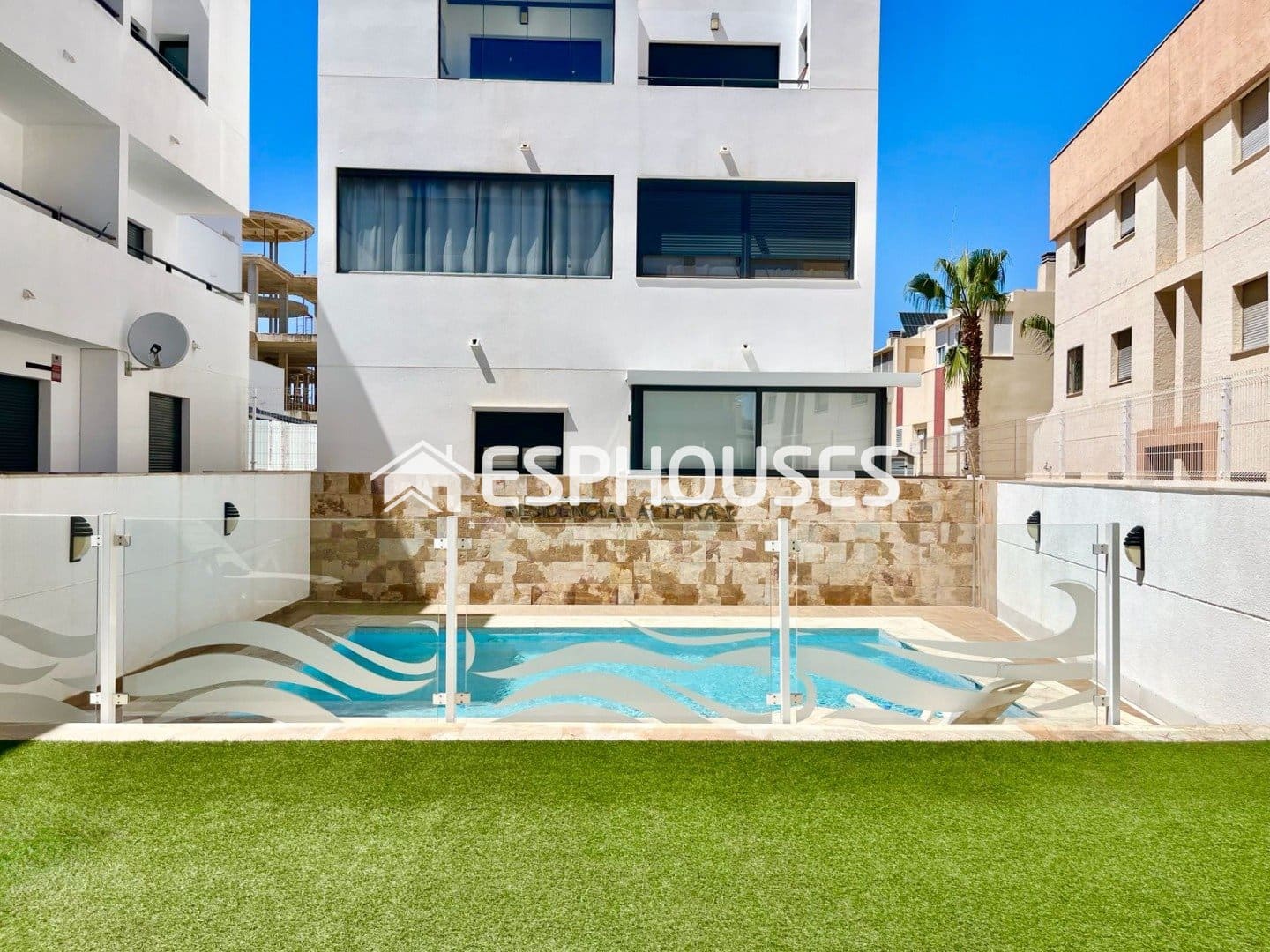 3 bedroom Villa for sale in Guardamar del Segura with pool garage - € 529,000 (Ref: 9873763)