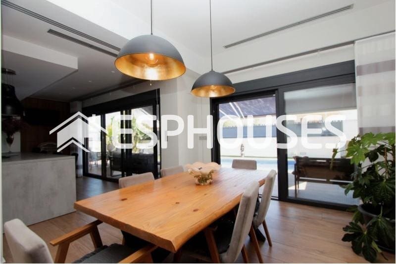 3 soveværelse Villa til salg i Daya Nueva med swimmingpool garage - € 750.000 (Ref: 9896887)