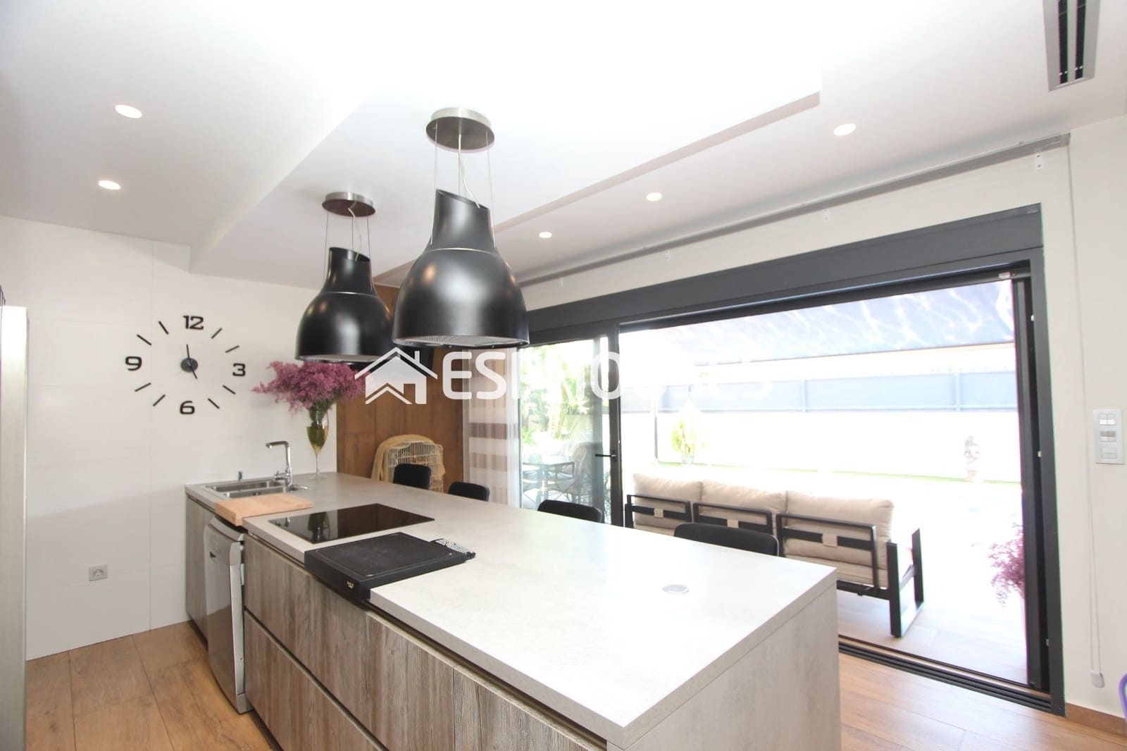 3 soveværelse Villa til salg i Daya Nueva med swimmingpool garage - € 750.000 (Ref: 9896887)