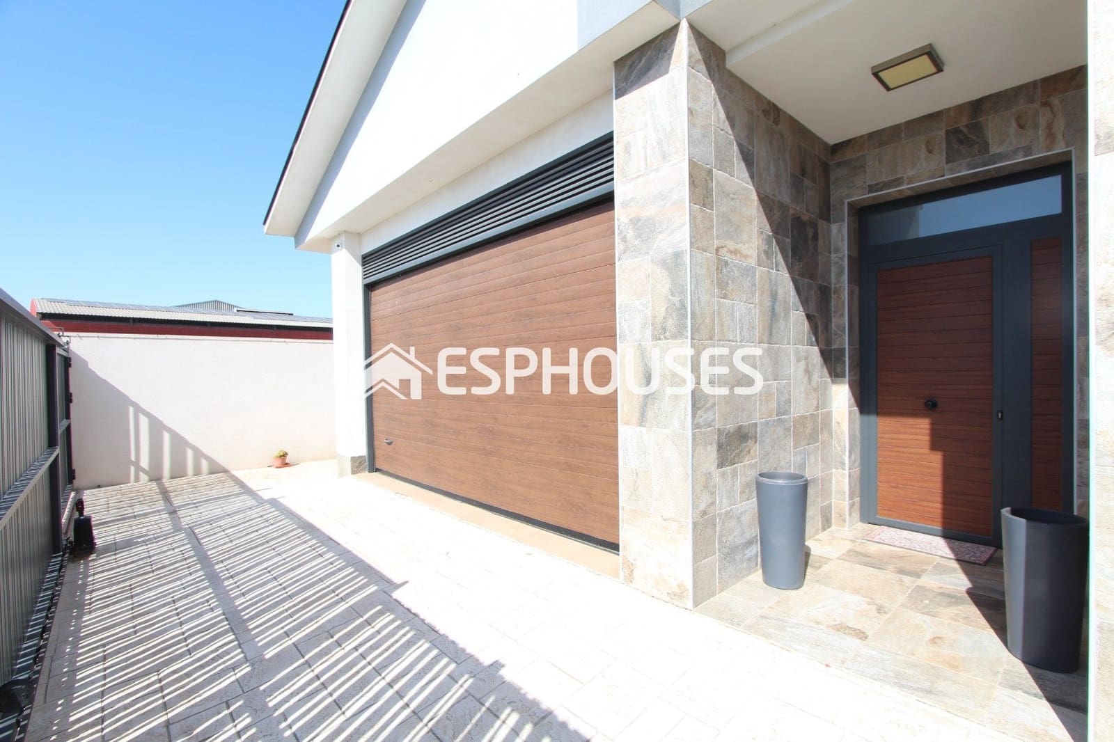 3 soveværelse Villa til salg i Daya Nueva med swimmingpool garage - € 750.000 (Ref: 9896887)