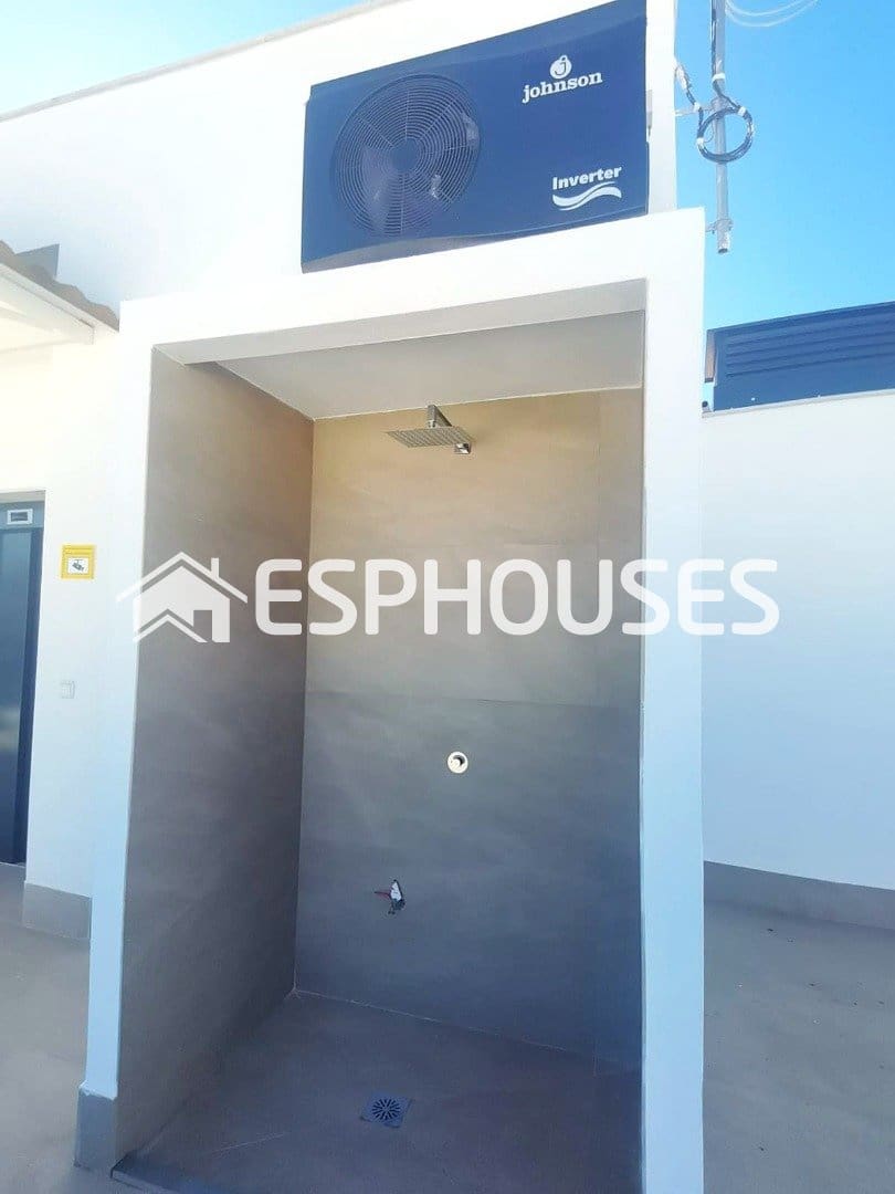 1 soverom Leilighet til salgs i Torrevieja med svømmebasseng garasje - € 399 000 (Ref: 9916145)