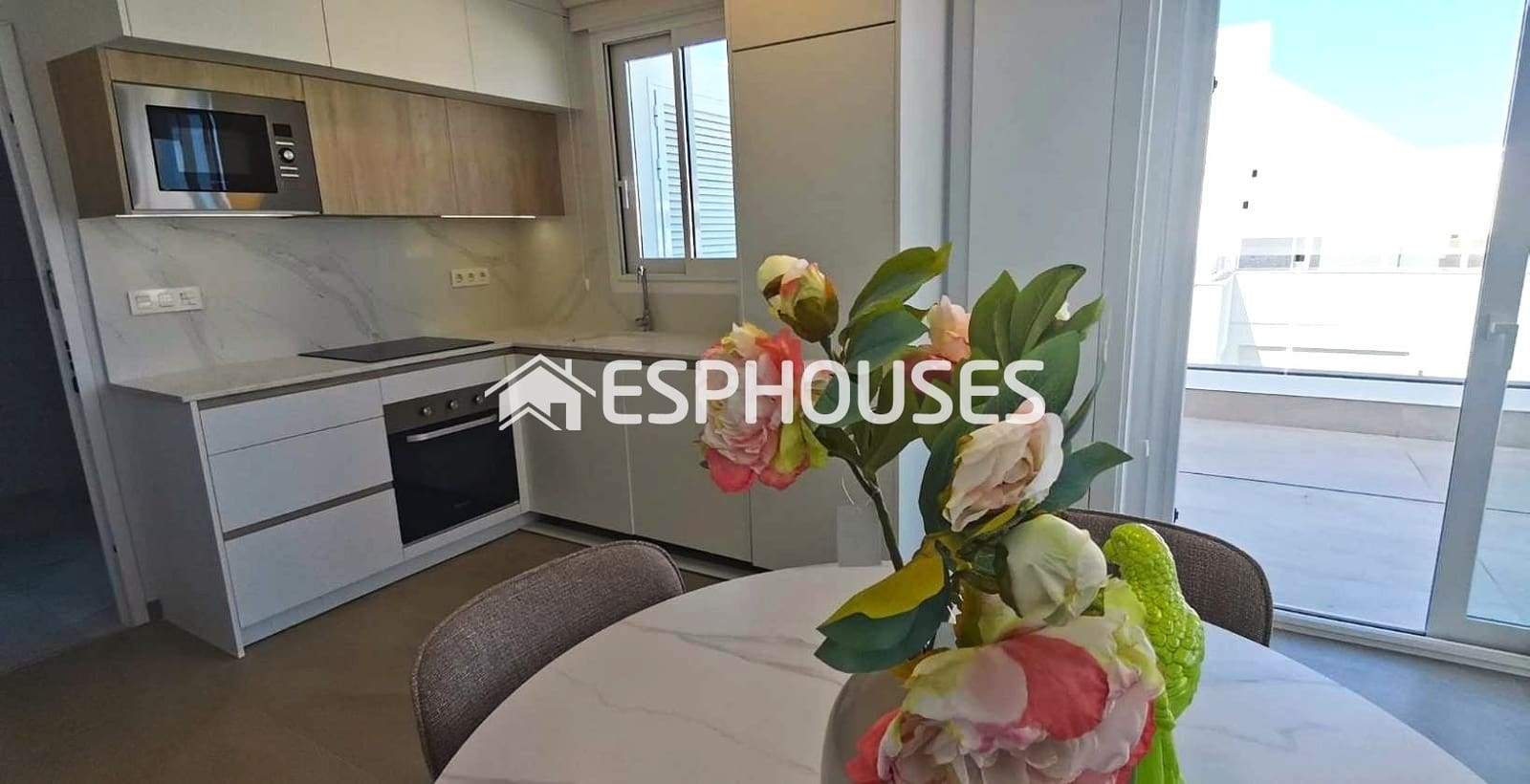 1 soverom Leilighet til salgs i Torrevieja med svømmebasseng garasje - € 399 000 (Ref: 9916145)