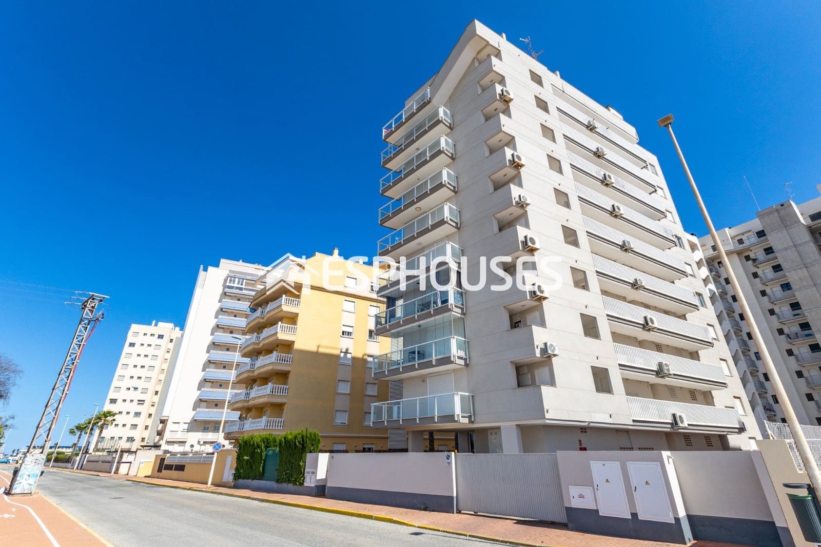 Apartamento de 3 habitaciones en Guardamar del Segura en venta con piscina garaje - 219.000 € (Ref: 9916149)