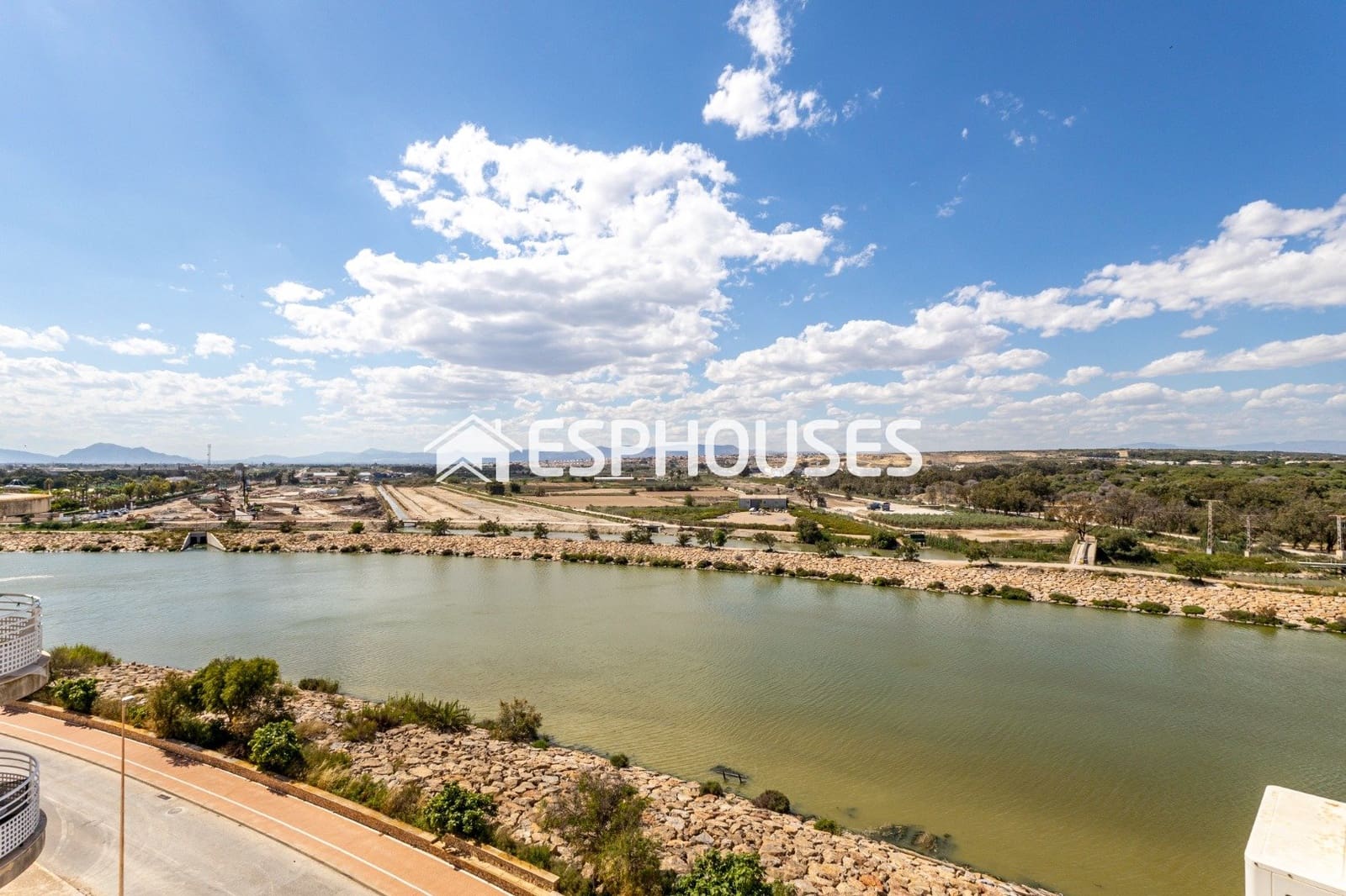 Apartamento de 3 habitaciones en Guardamar del Segura en venta con piscina garaje - 219.000 € (Ref: 9916149)