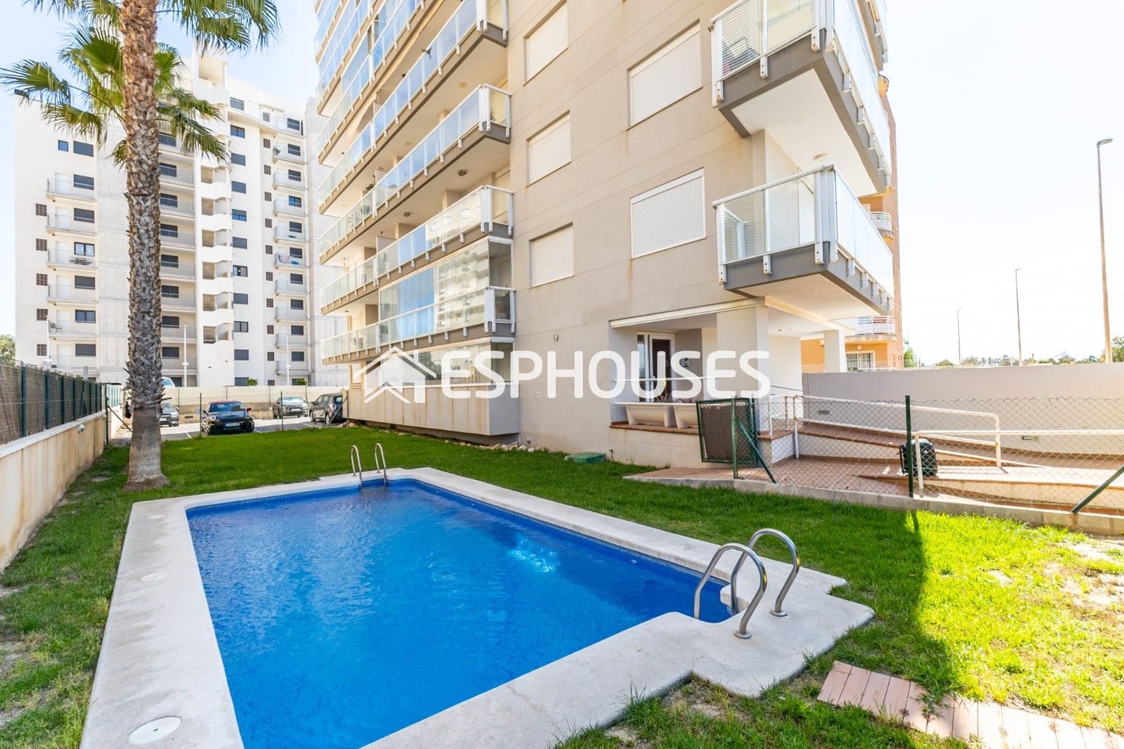 Apartamento de 3 habitaciones en Guardamar del Segura en venta con piscina garaje - 219.000 € (Ref: 9916149)