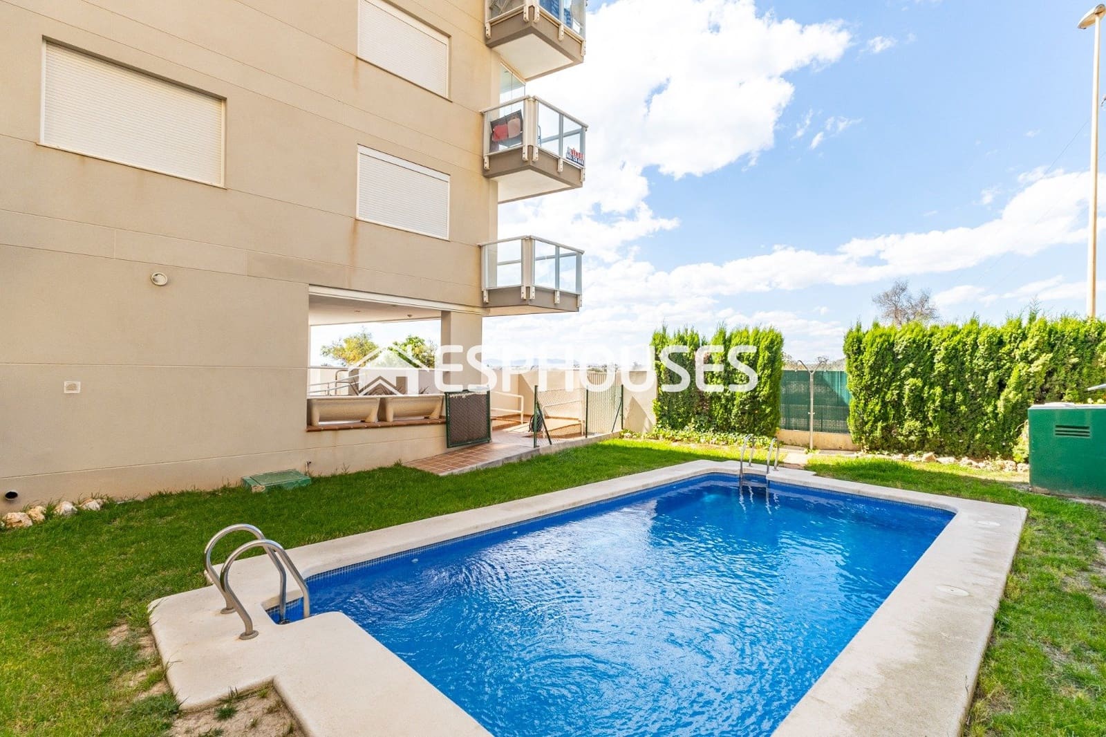 Apartamento de 3 habitaciones en Guardamar del Segura en venta con piscina garaje - 219.000 € (Ref: 9916149)
