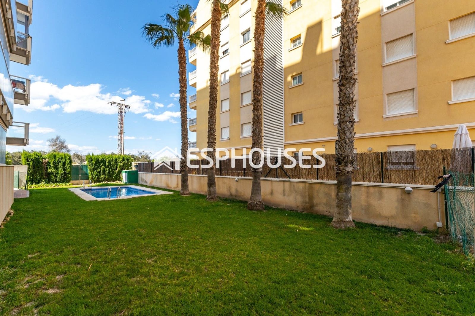 Apartamento de 3 habitaciones en Guardamar del Segura en venta con piscina garaje - 219.000 € (Ref: 9916149)