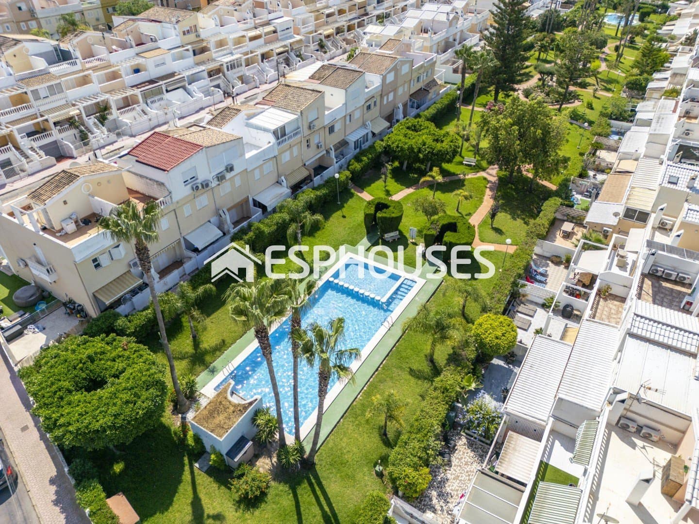 Pareado de 2 habitaciones en Guardamar del Segura en venta con piscina garaje - 369.900 € (Ref: 9924815)