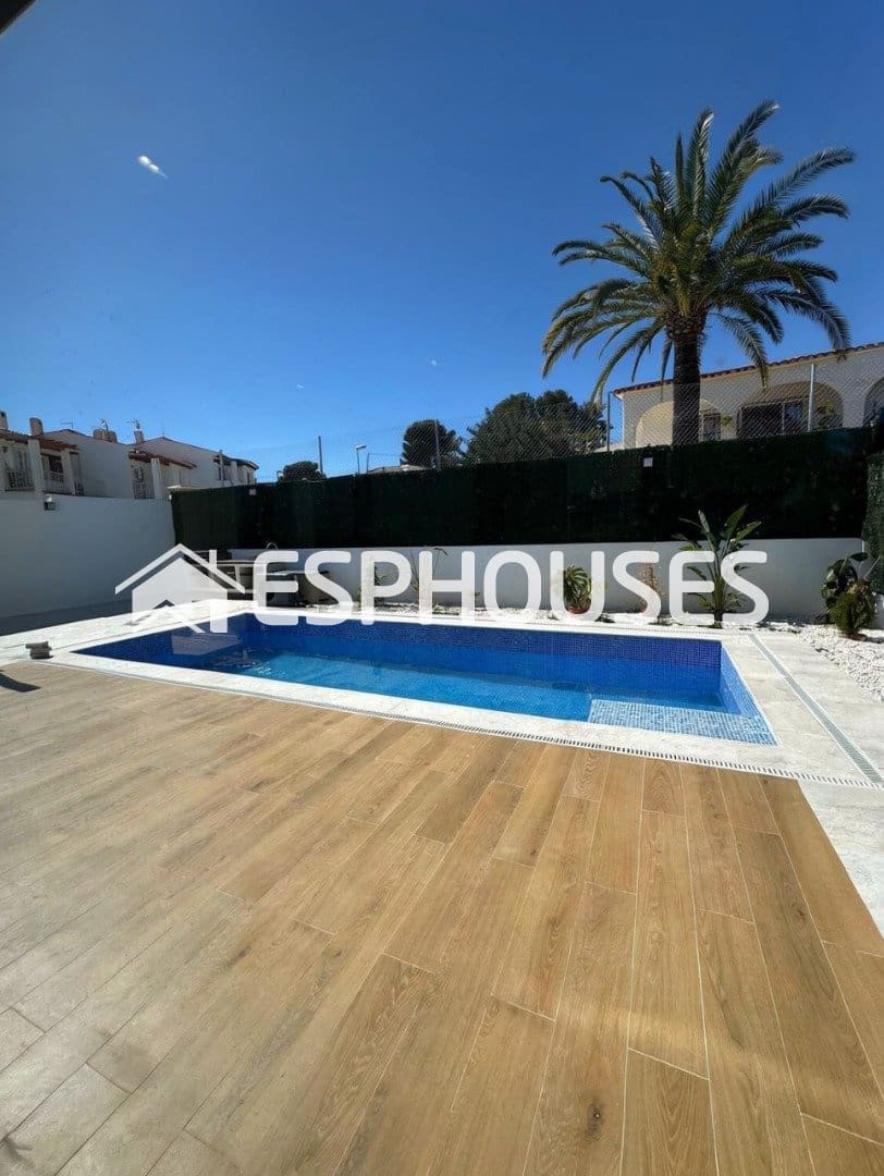 3 soveværelse Villa til salg i La Nucia med swimmingpool garage - € 530.000 (Ref: 9929616)