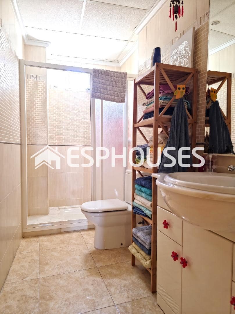 3 bedroom Apartment for sale in Guardamar del Segura with garage - € 235,750 (Ref: 9929617)