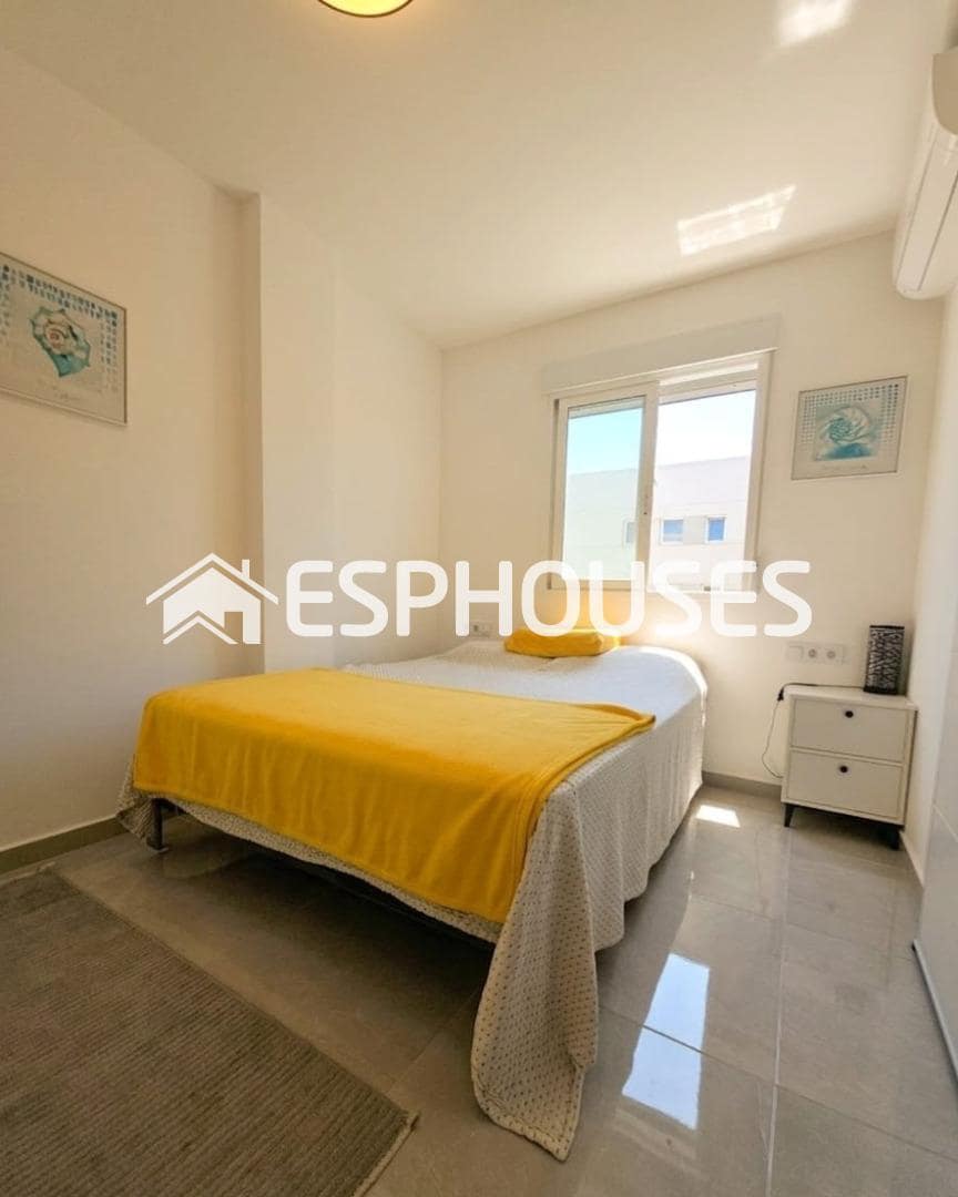 Apartamento de 2 habitaciones en Torrevieja en venta con piscina - 161.000 € (Ref: 9929618)