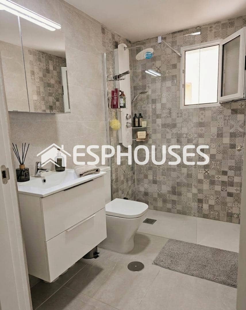 Apartamento de 2 habitaciones en Torrevieja en venta con piscina - 161.000 € (Ref: 9929618)