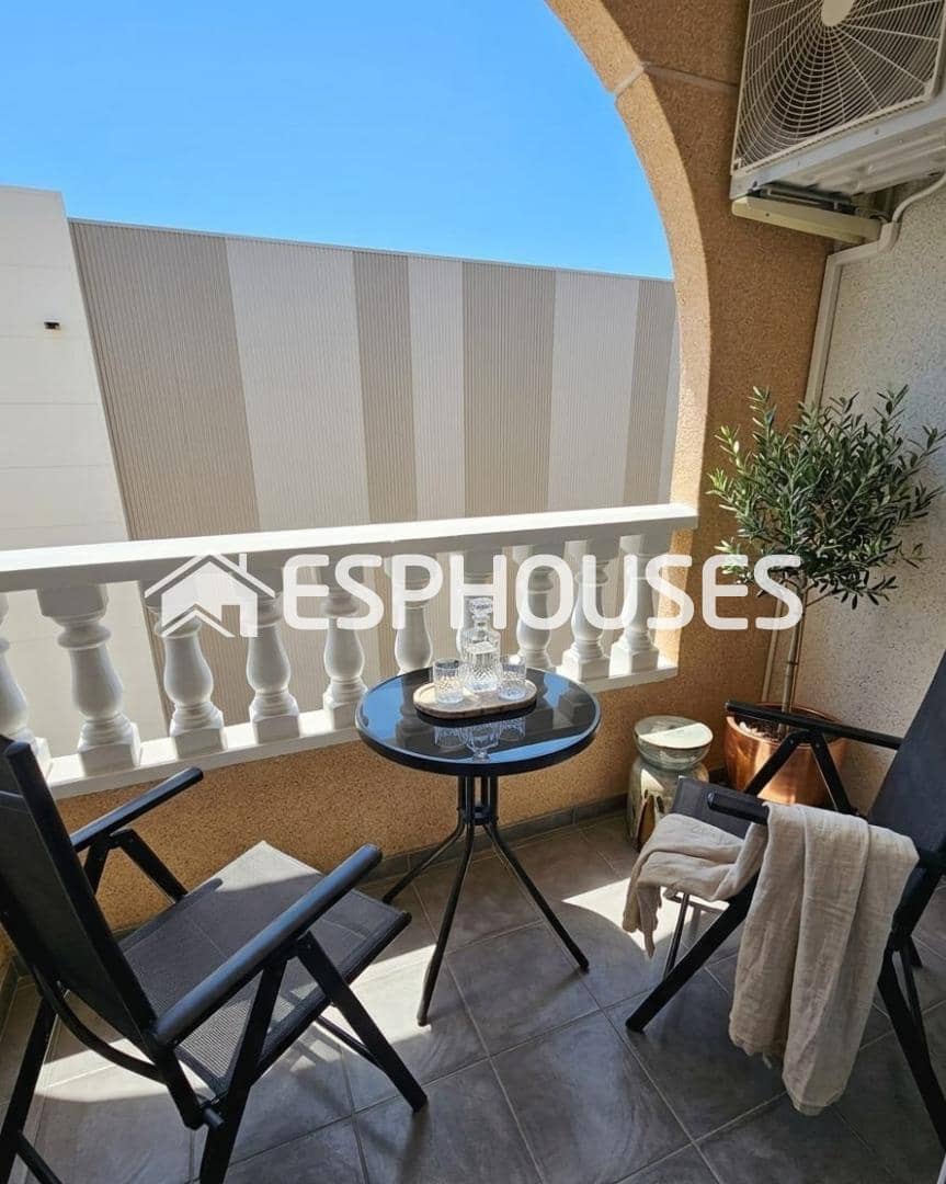 Apartamento de 2 habitaciones en Torrevieja en venta con piscina - 161.000 € (Ref: 9929618)
