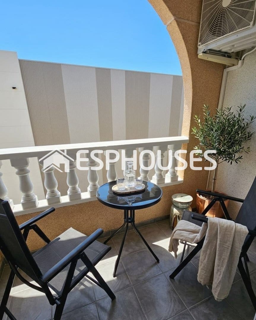 2 slaapkamer Appartement te koop in Torrevieja met zwembad - € 161.000 (Ref: 9929618)