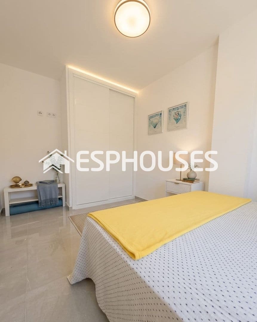 2 slaapkamer Appartement te koop in Torrevieja met zwembad - € 161.000 (Ref: 9929618)