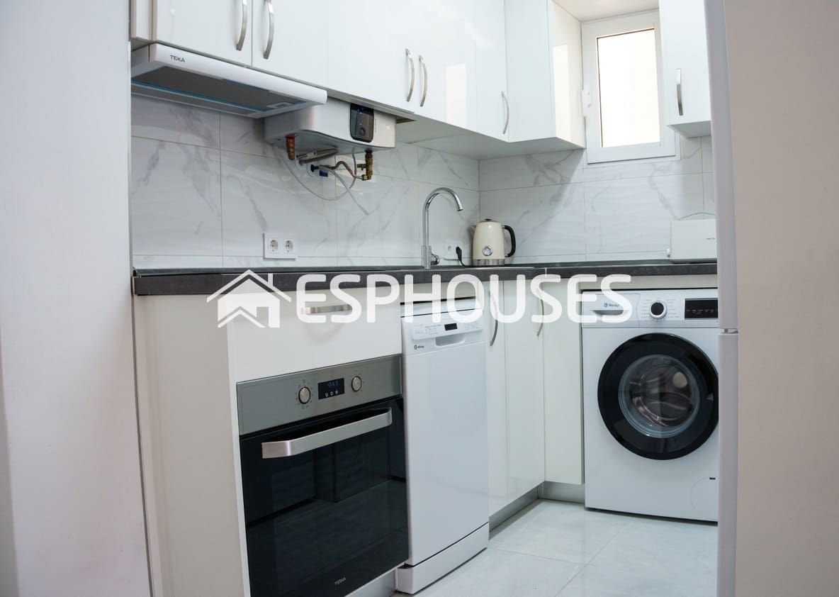 2 slaapkamer Appartement te koop in Torrevieja met zwembad - € 161.000 (Ref: 9929618)