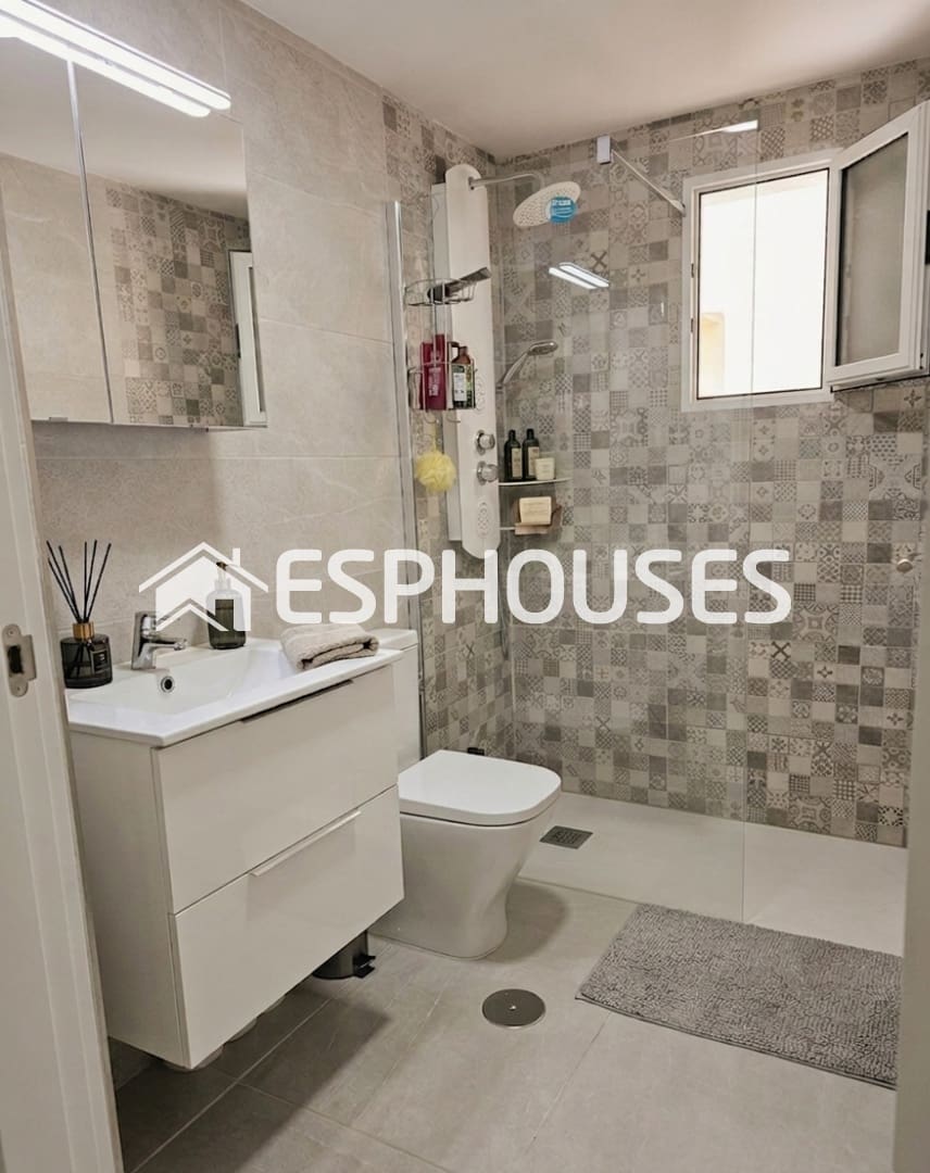 2 slaapkamer Appartement te koop in Torrevieja met zwembad - € 161.000 (Ref: 9929618)