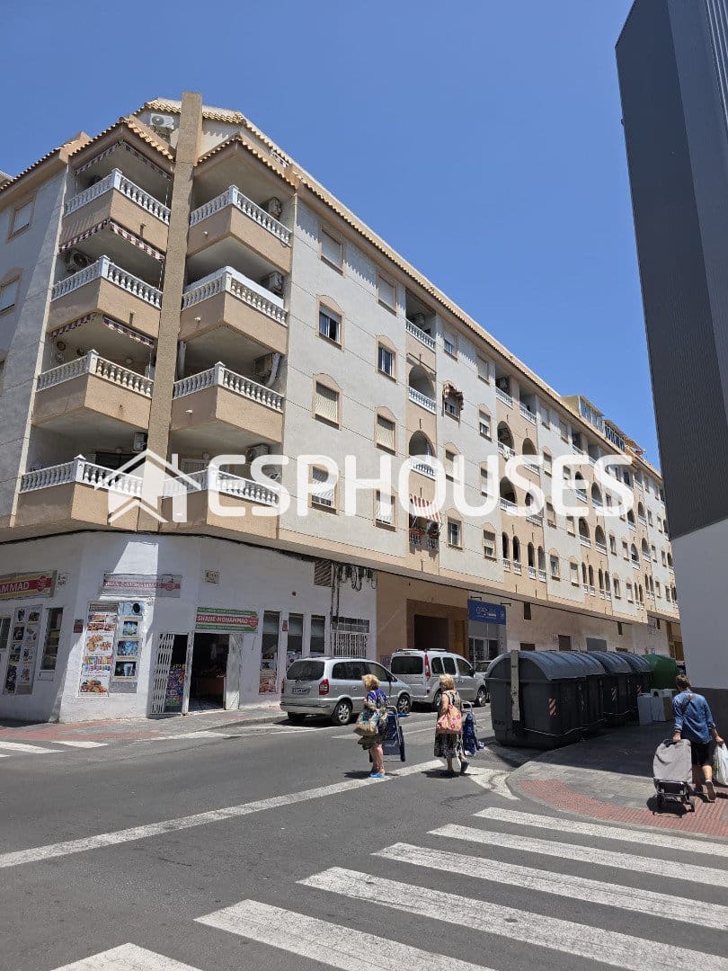 2 slaapkamer Appartement te koop in Torrevieja met zwembad - € 161.000 (Ref: 9929618)