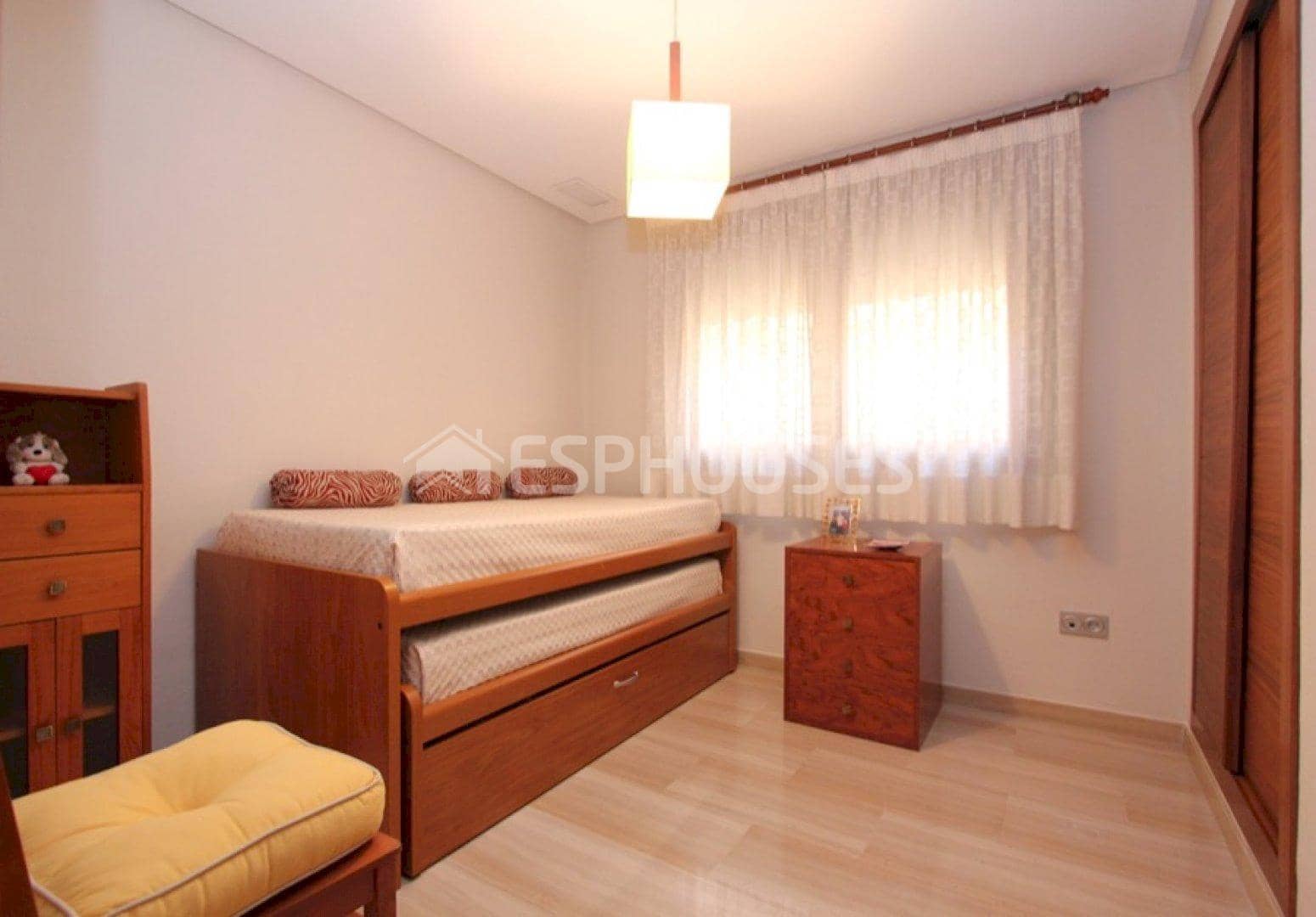4 quarto Apartamento para venda em Guardamar del Segura com garagem - 340 000 € (Ref: 9942795)