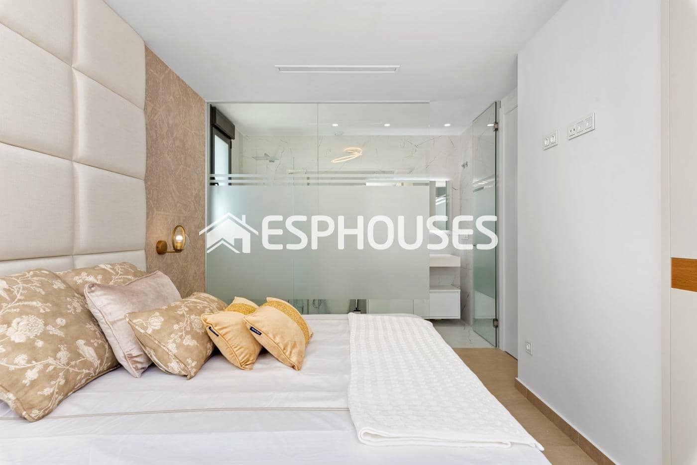 3 Zimmer Villa zu verkaufen in Orihuela Costa mit Pool Garage - 995.000 € (Ref: 9944224)