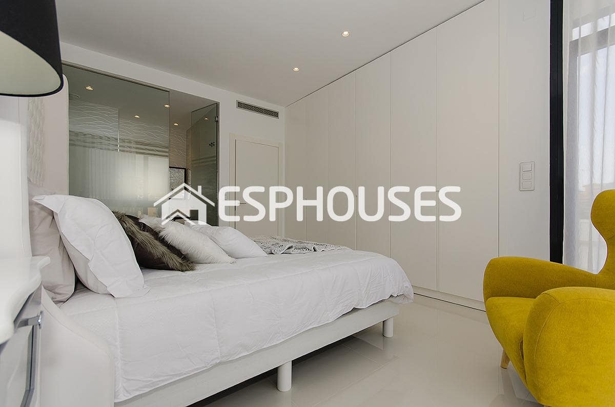 4 Zimmer Villa zu verkaufen in Orihuela Costa mit Pool Garage - 995.000 € (Ref: 9944225)