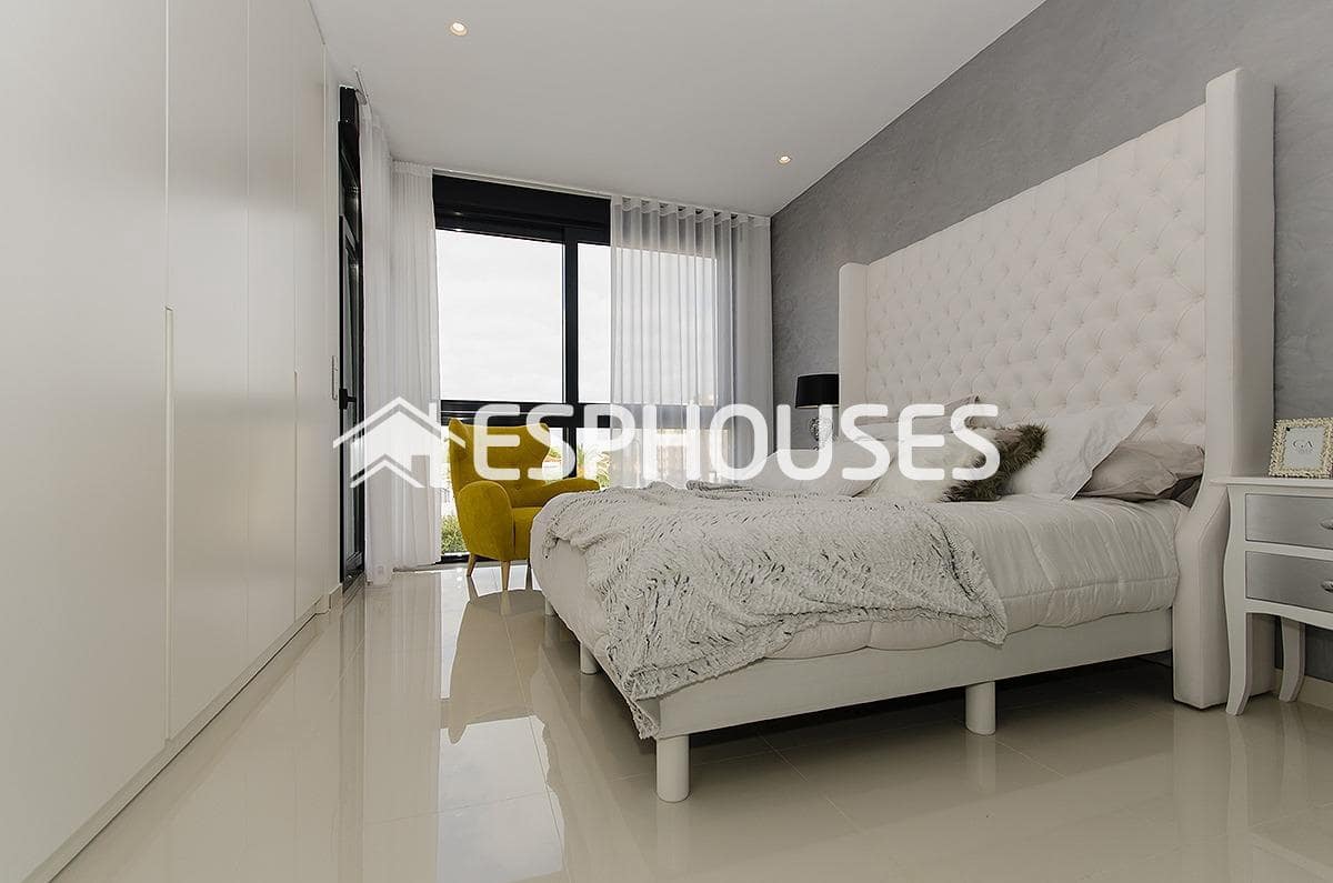 4 Zimmer Villa zu verkaufen in Orihuela Costa mit Pool Garage - 995.000 € (Ref: 9944225)