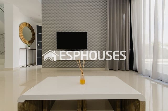 4 soveværelse Villa til salg i Campoamor, Orihuela med swimmingpool - € 995.000 (Ref: 9944225)