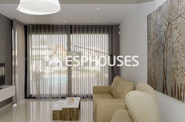 4 soveværelse Villa til salg i Campoamor, Orihuela med swimmingpool - € 995.000 (Ref: 9944225)