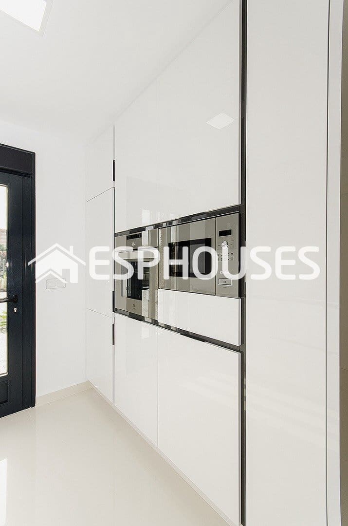 4 sovrum Villa till salu i Orihuela Costa med pool - 995 000 € (Ref: 9944225)