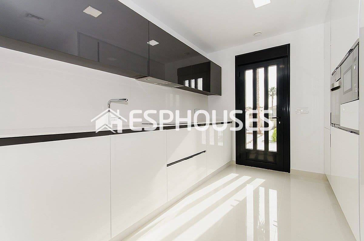 4 sovrum Villa till salu i Orihuela Costa med pool - 995 000 € (Ref: 9944225)
