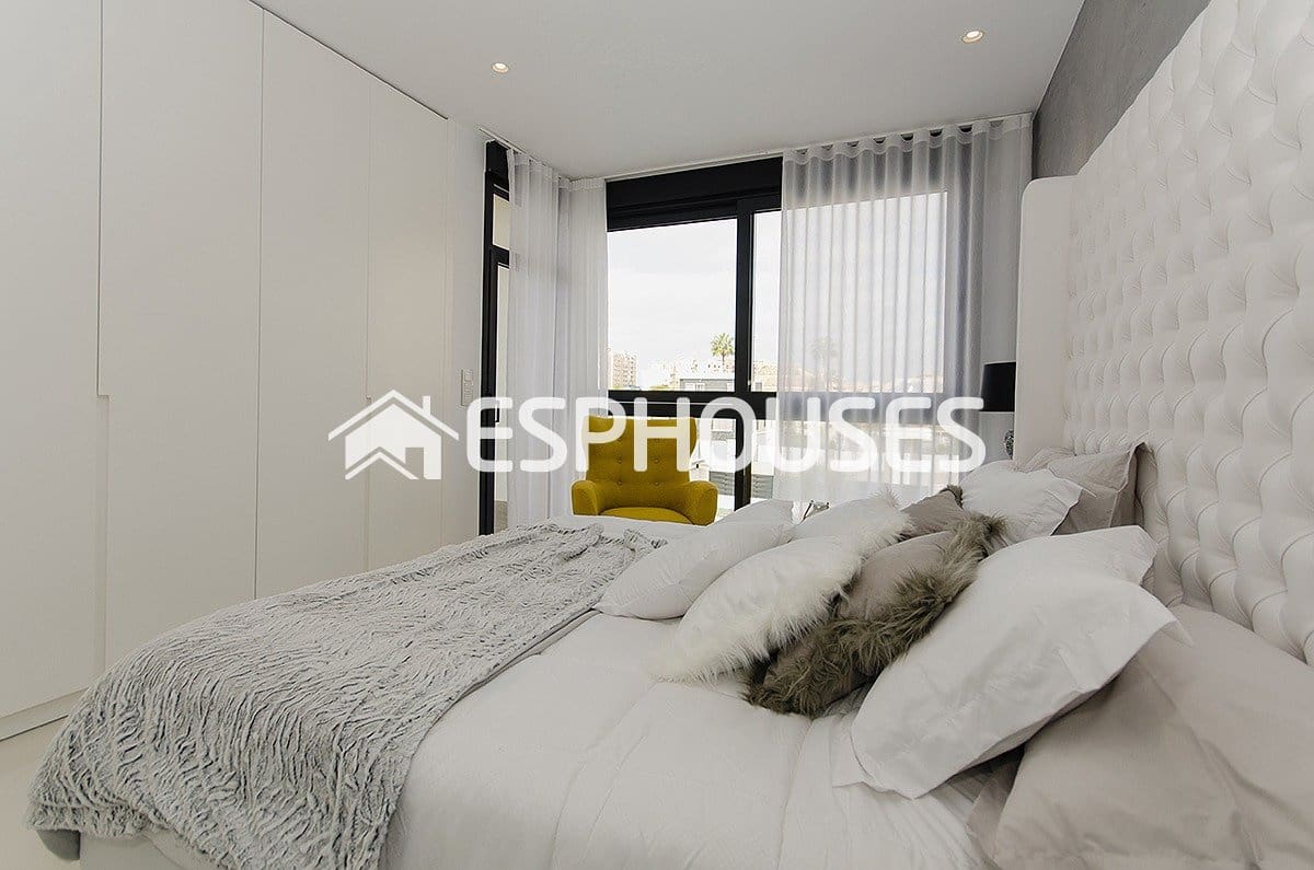 4 sovrum Villa till salu i Orihuela Costa med pool - 995 000 € (Ref: 9944225)
