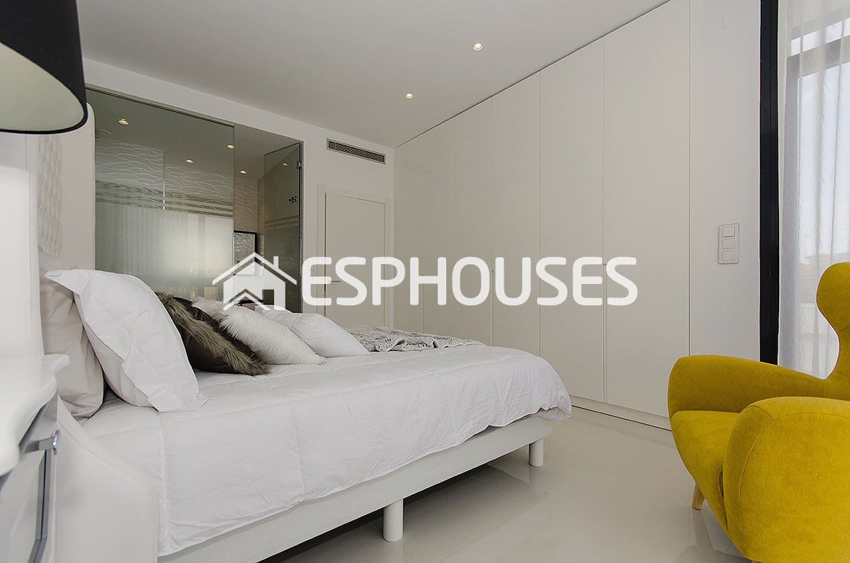 4 sovrum Villa till salu i Orihuela Costa med pool - 995 000 € (Ref: 9944225)