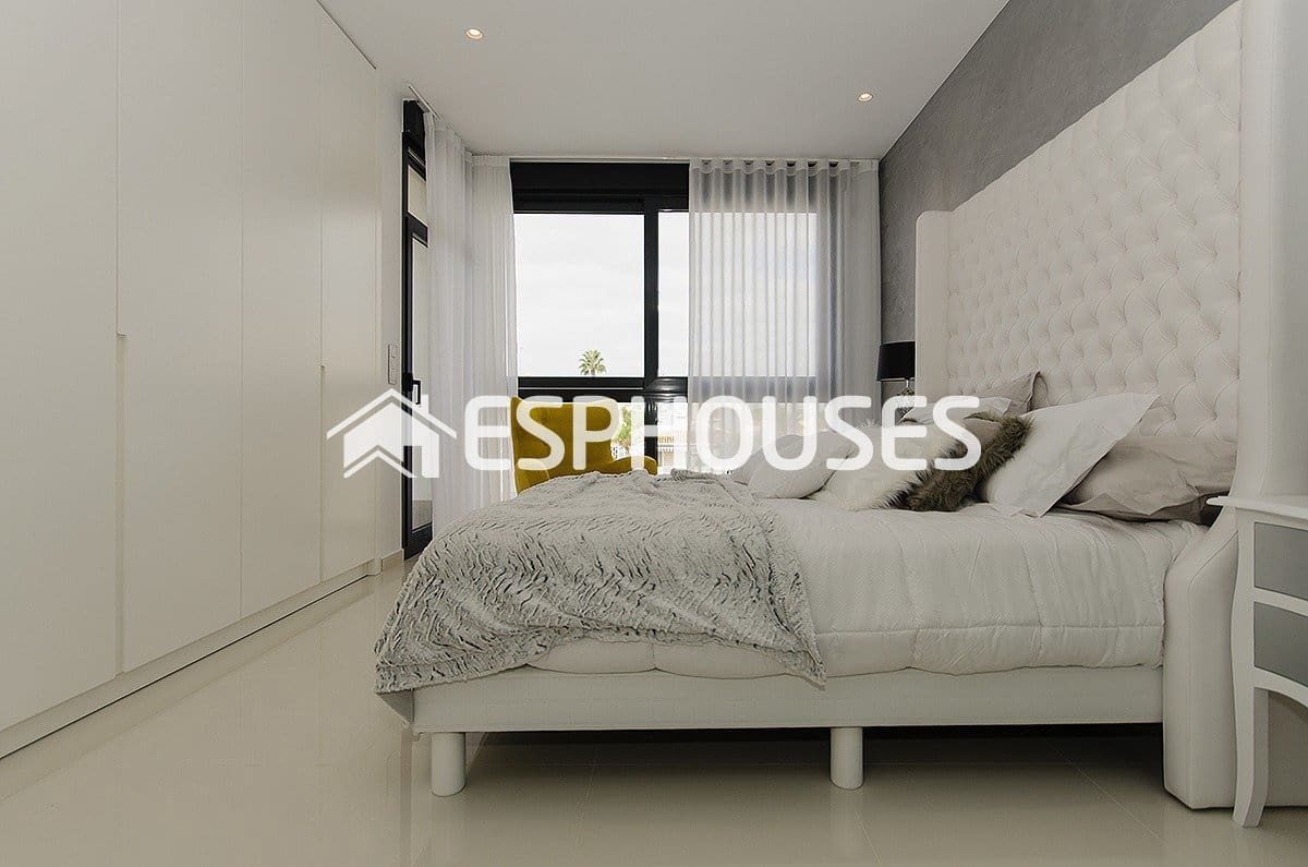 4 sovrum Villa till salu i Orihuela Costa med pool - 995 000 € (Ref: 9944225)