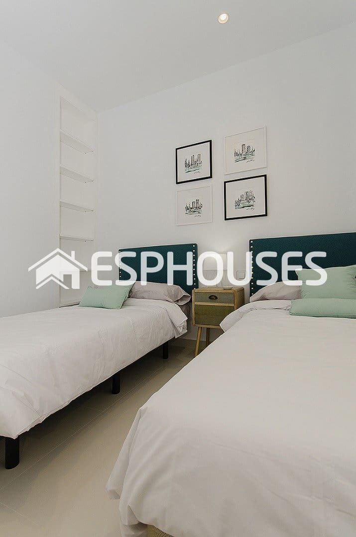4 sovrum Villa till salu i Orihuela Costa med pool - 995 000 € (Ref: 9944225)