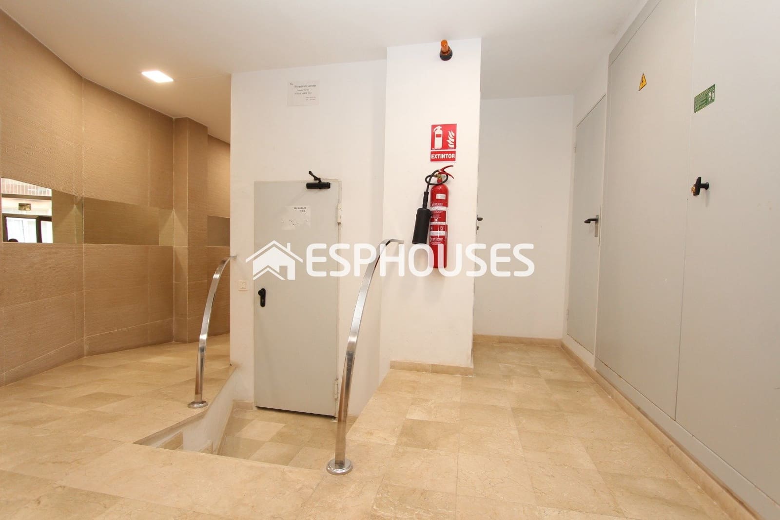 2 bedroom Apartment for sale in Guardamar del Segura with garage - € 190,000 (Ref: 9955331)